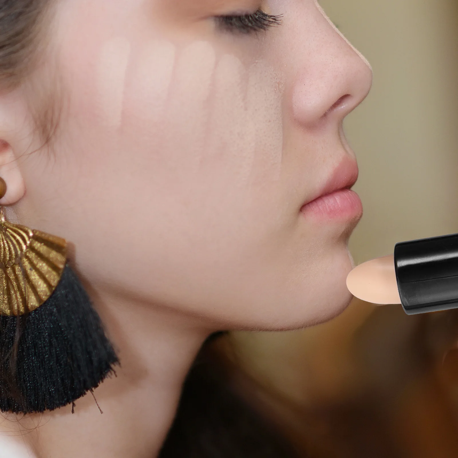 

2Pcs Double-ended Concealer Stick Natural Finish V-face Contouring Makeup Supplies 01# Makeup Concealer Stick 02#