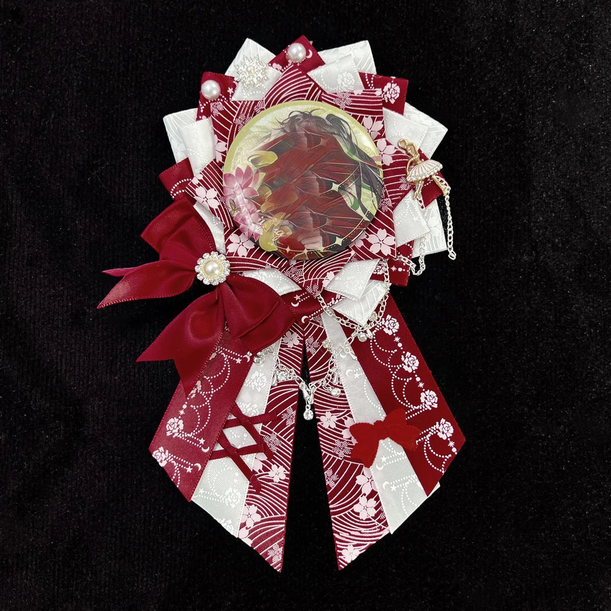 Hand‑made fabric badge holder, bow decorative base for round badge, anime collectible accessory, backpack ornament, multi‑layer printed fabric strip with metal chain, fabric ornament for collection badges