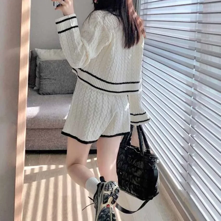 V-neck Knitted Sweater+Niche Versatile Shorts Fashion Set Women's Two Piece Set 2024 New