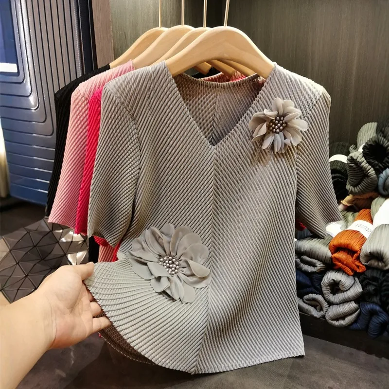 

Плиссированный однотонный топ с v-образным вырезом Miyake, летняя новая повседневная футболка с трехмерными цветами и короткими рукавами, эластичная повседневная женская футболка