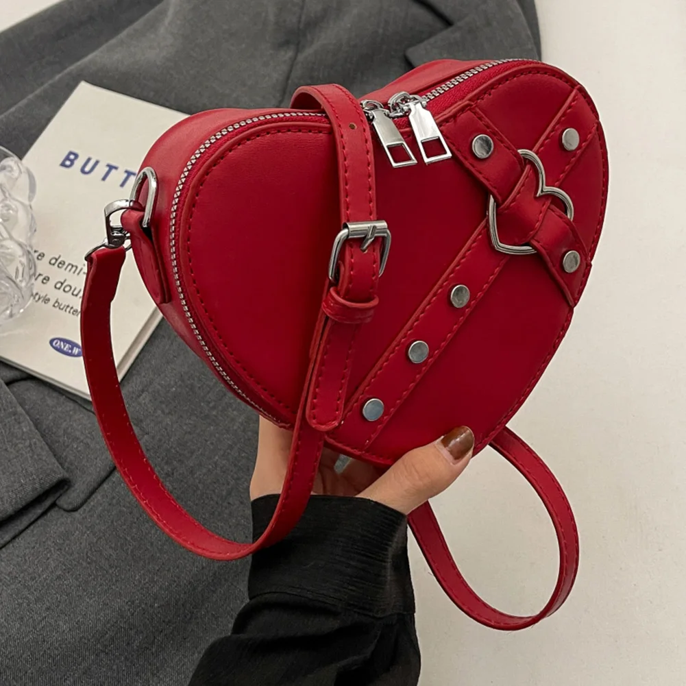 Vintage Heart Shape Crossbody Bags Y2K Small Chain Rivet Shoulder Bag PU Leather Gothic Tote Bag Fashion Women Crossbody Bag