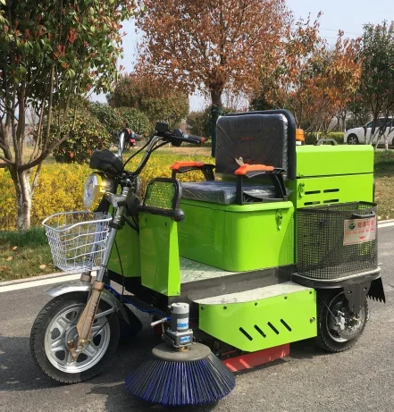 Private Label Three Wheel Driving Floor Sweepers Sweeper Road Sweeper High Power Can Clean Sand and Gravel view 5