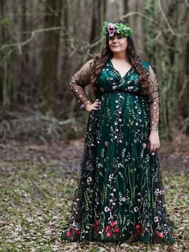 Rustic Pastrol Lace Floral Wedding Dresses Long Sleeves V-Neck Plus Size Green And Black Bridal Gown 2026 Customized