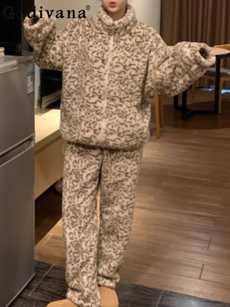 

Women Autumn Winter Large Size Warm Leopard Print Coral Fleece Pajamas Comfortable Loose Long Sleeves Trousers Loungewear Sets