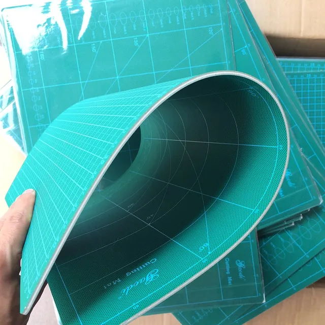 Nowa mata do cięcia A1 Pvc Prostokąt Samozamykająca się biały rdzeń Mata ochronna na biurko Ciemnozielona 90 cm x 60 cm x 0,3 cm
