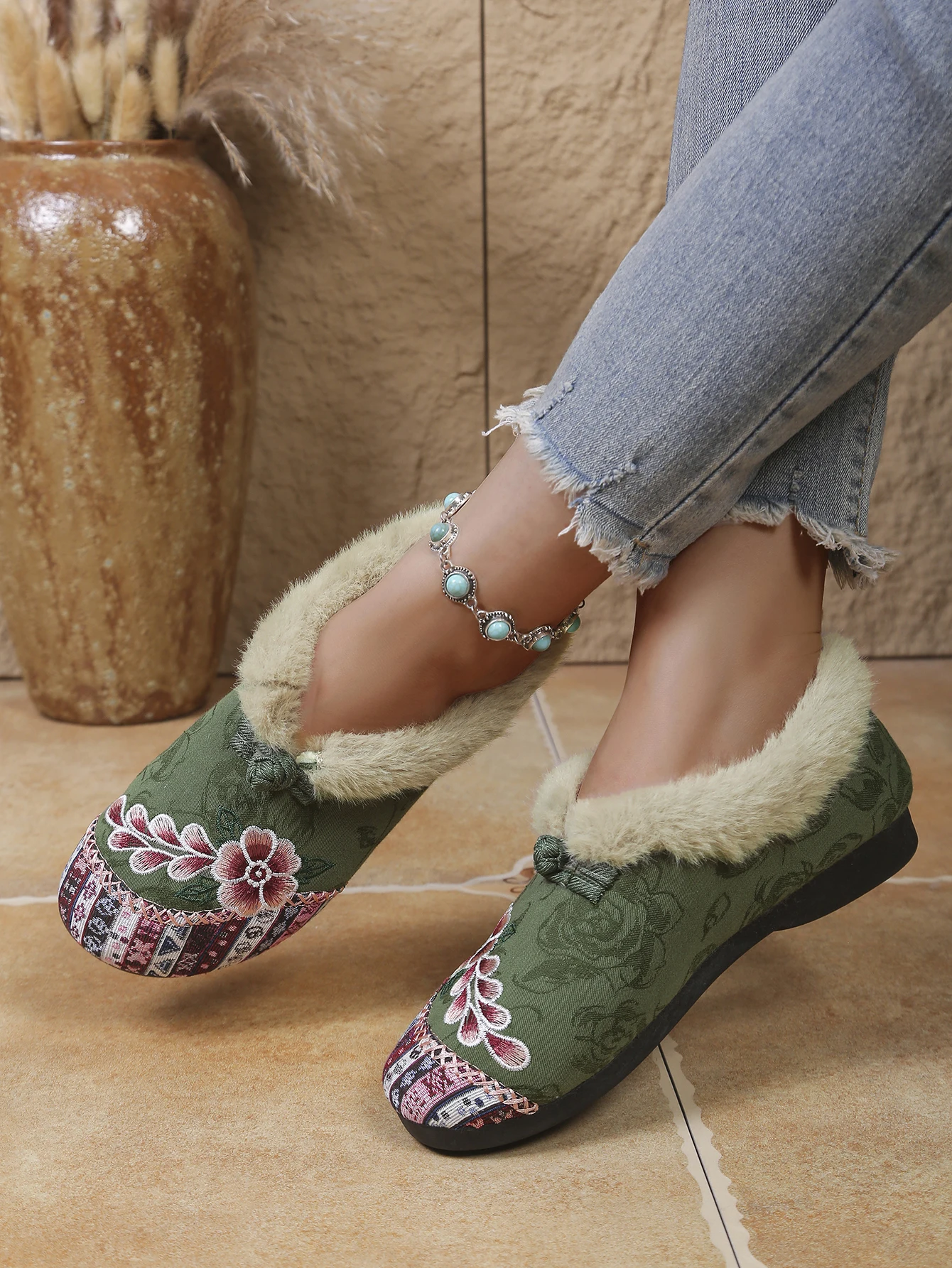 Damen Winterstiefeletten im chinesischen Stil, bestickt, aus Baumwolle, mit flauschigem Kragen, Fleece-gefüttert, zum Hineinschlüpfen, flach, rutschfest, warm, ethnische Freizeitschuhe – Detail 37