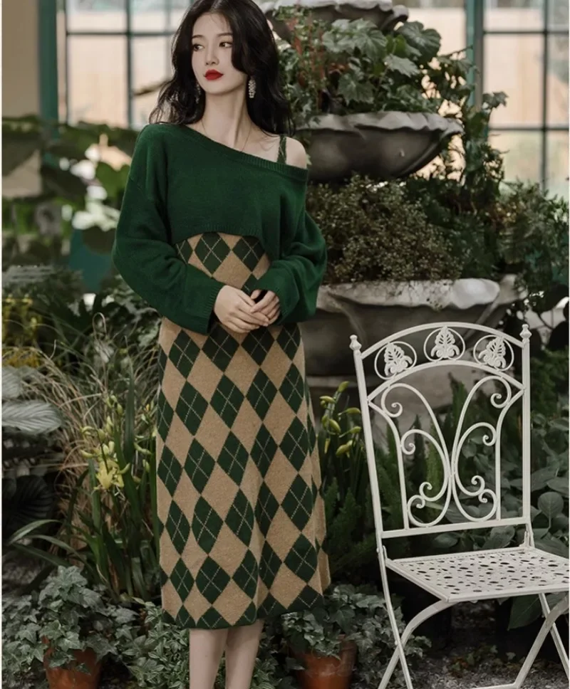 

Sweet Hot Girl Retro Suit Women's Autumn Long-sleeved Short Sweater Plaid Sleeveless Dress Two-piece Set Fashion Female Clothes