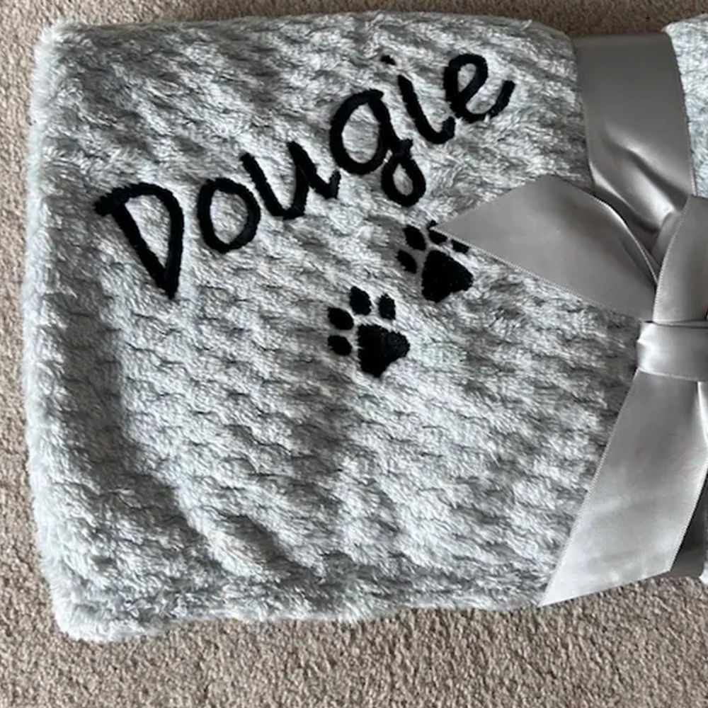 Personalized Embroidery Solid Color Soft Pet Blanket Custom Name Dog Flannel Blanket Pets Gift Blanket Puppy Blanket with Name