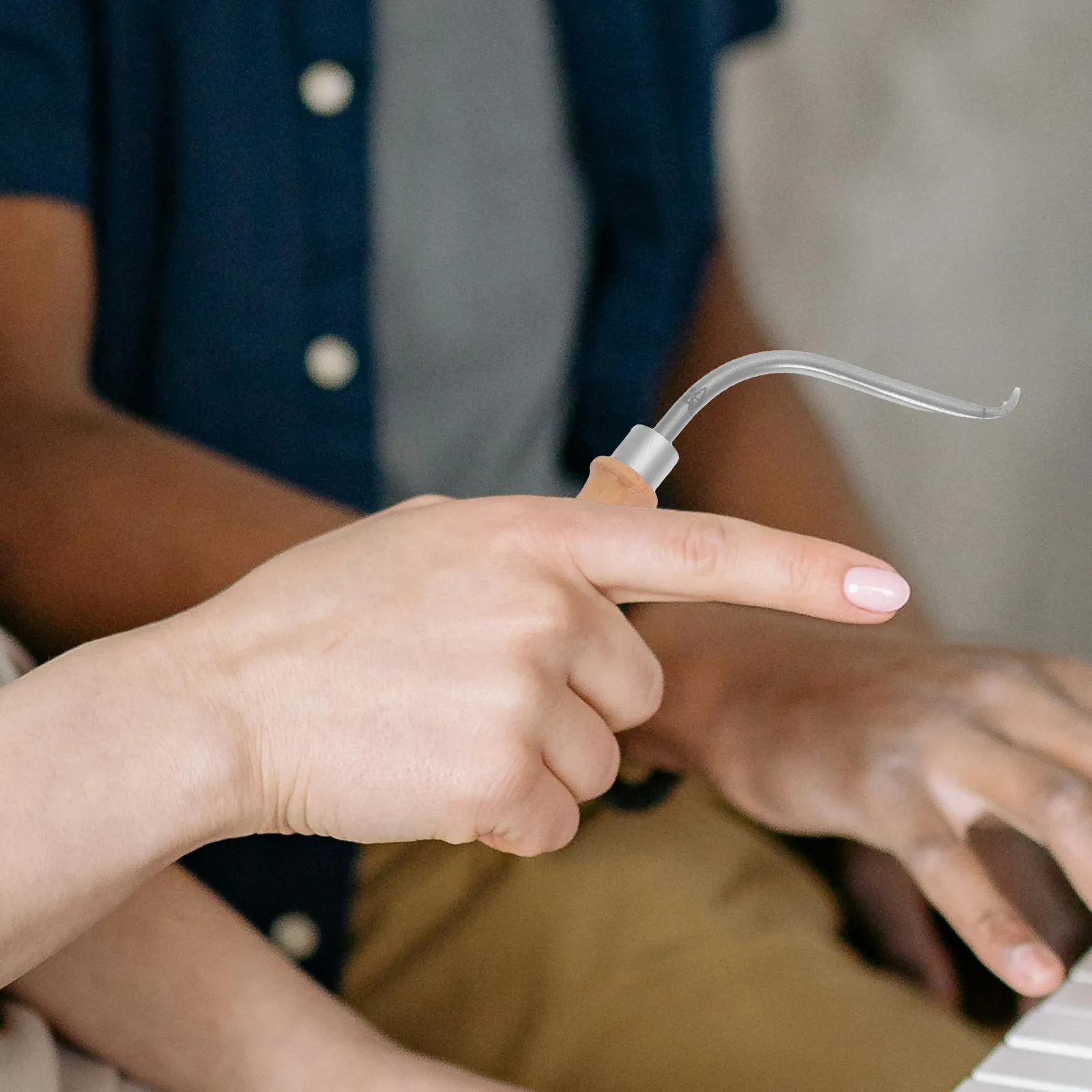 

Многофункциональный инструмент для подъема и выравнивания струн пианино: эффективная настройка и регулировка струн, надежное средство для ремонта пианино