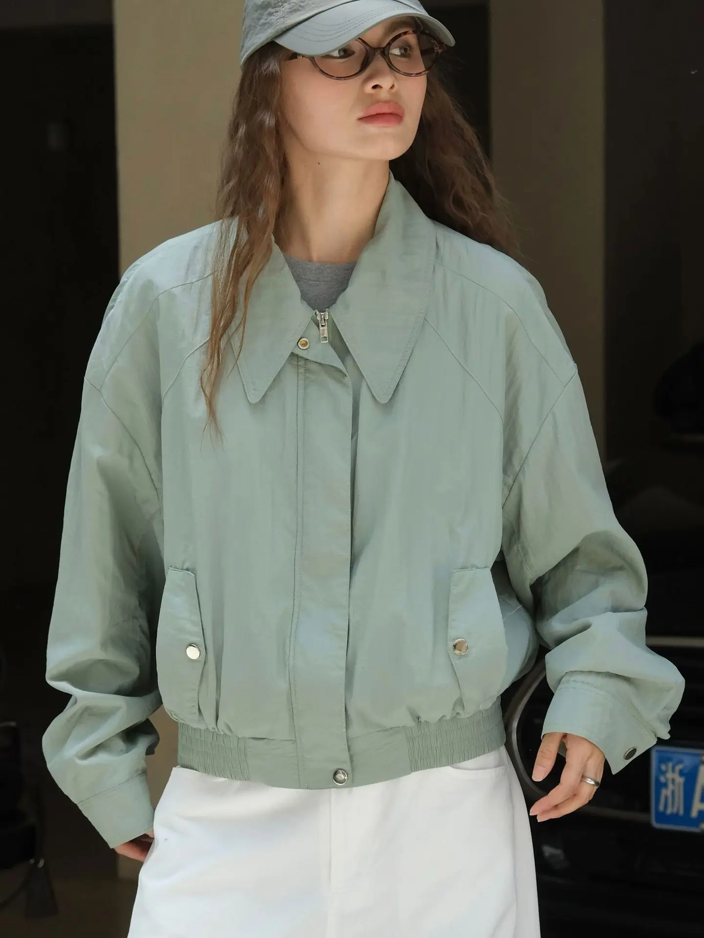 Autumn and winter women\'s casual solid color lapel long sleeved loose jacket