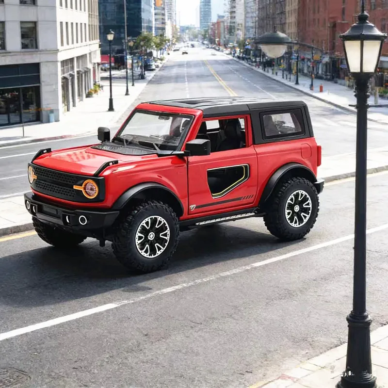 

Масштабная модель внедорожника Ford Bronco Lima 1:24, литая металлическая машинка, имитация внедорожника со звуком и светом, детская игрушка, подарок на день рождения