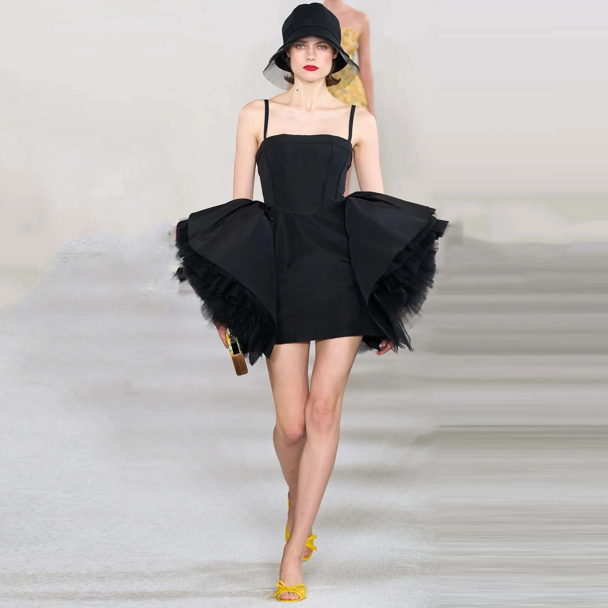 Fashion Little Black Mini Dress Puffy Tulle Stretchy Short Prom Party Dresses Straps Women Birthday Gown Celebrity Event Dress