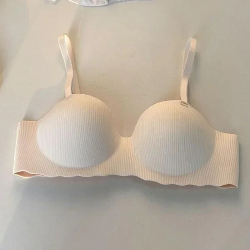 Non-marking One-piece Underwear Women\'s Comfortable Small Chest Gathered No Steel Ring Glossy Breathable Half-cup Bra