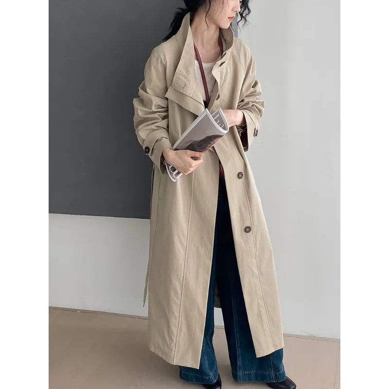 Classic Silhouette Waist-cinching Trench Coat. with Lapel in Grey A Long Elegant Style From The Autumn Haute Couture Collection.