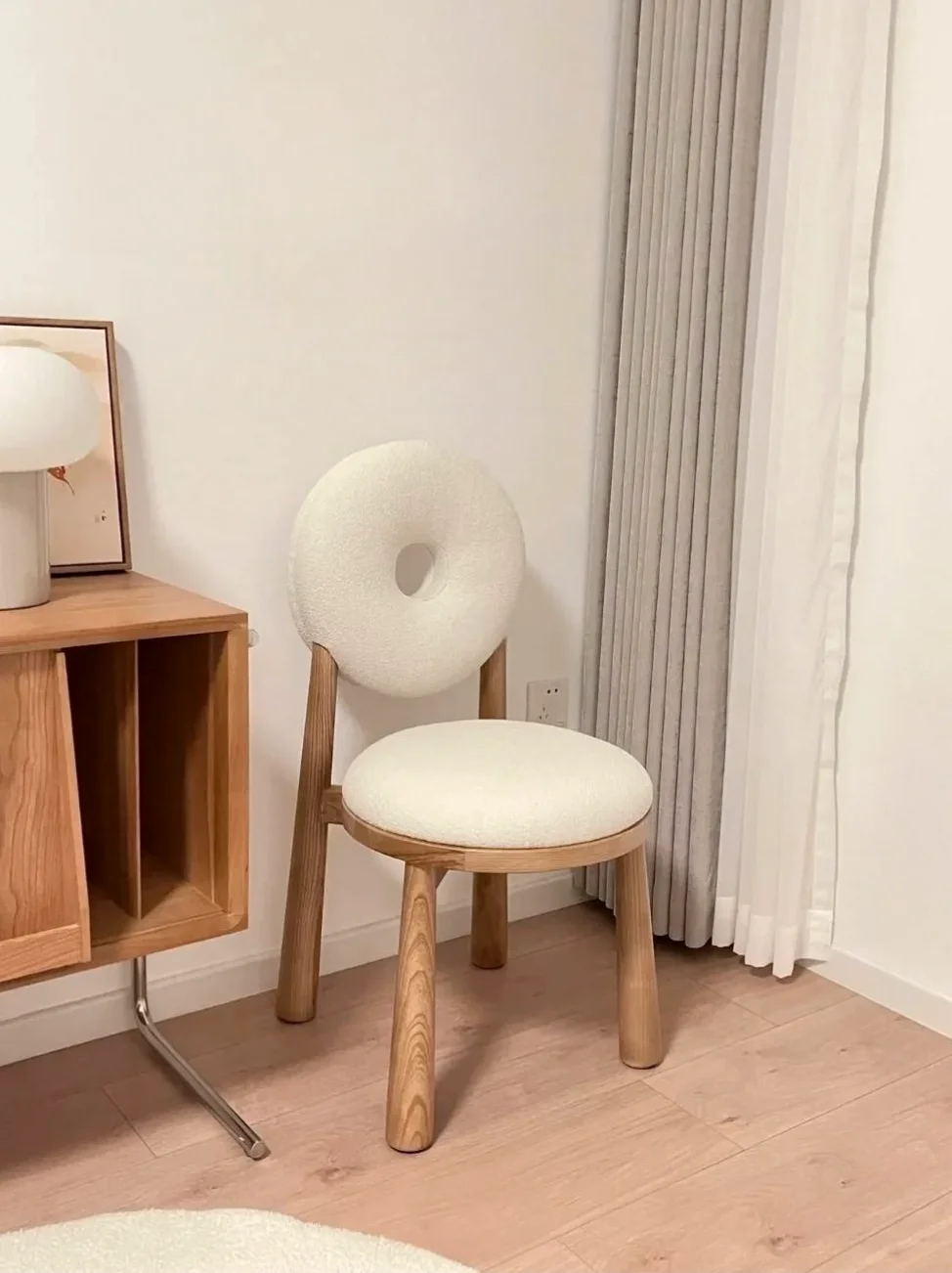 Wooden Dining Chair Retro Casual Back Bedroom Dressing Chair Pure White Lamb Wool Creative Desk Chair Simple Modern Donut Chair