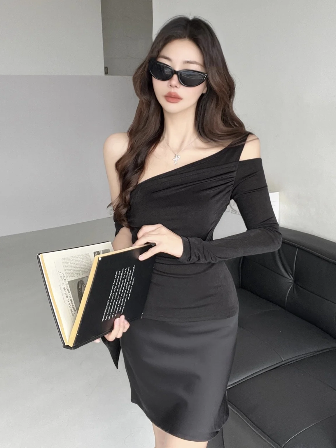 Sexy Long Sve T-irt Women's Slim Fit Waist Cinching Inner Wear Pure Desire Spicy Girl oulder Exposure Top for Spring S...