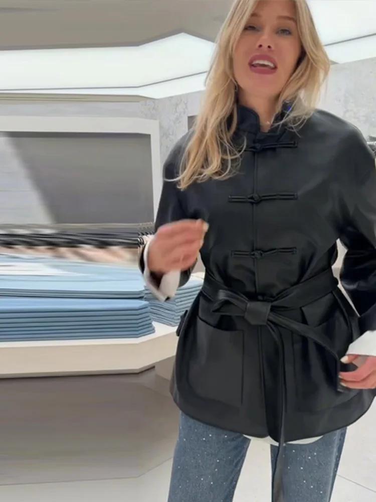 Damen Kunstlederjacken mit Stehkragen, Froschknöpfen und Gürtel, Streetwear, Langarm, Einreihig, Lockere Oberbekleidung – Detail 16