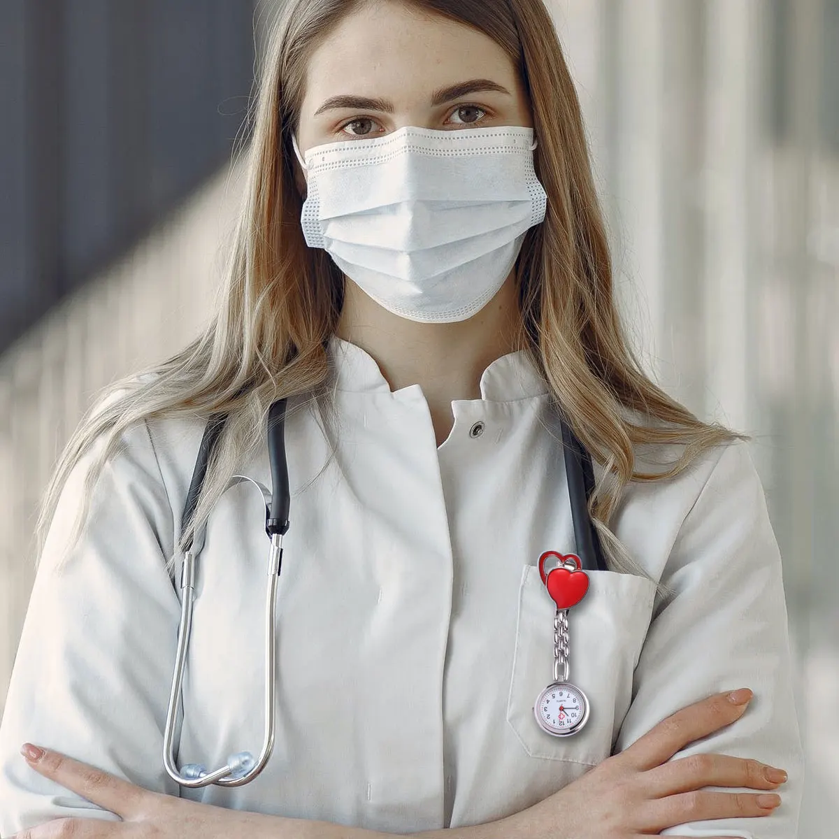 Orologio da tasca a forma di cuore Orologio da appendere alla moda impermeabile Rosso Durevole Orologio elegante di lunga durata Decorazione di abbigliamento Regalo