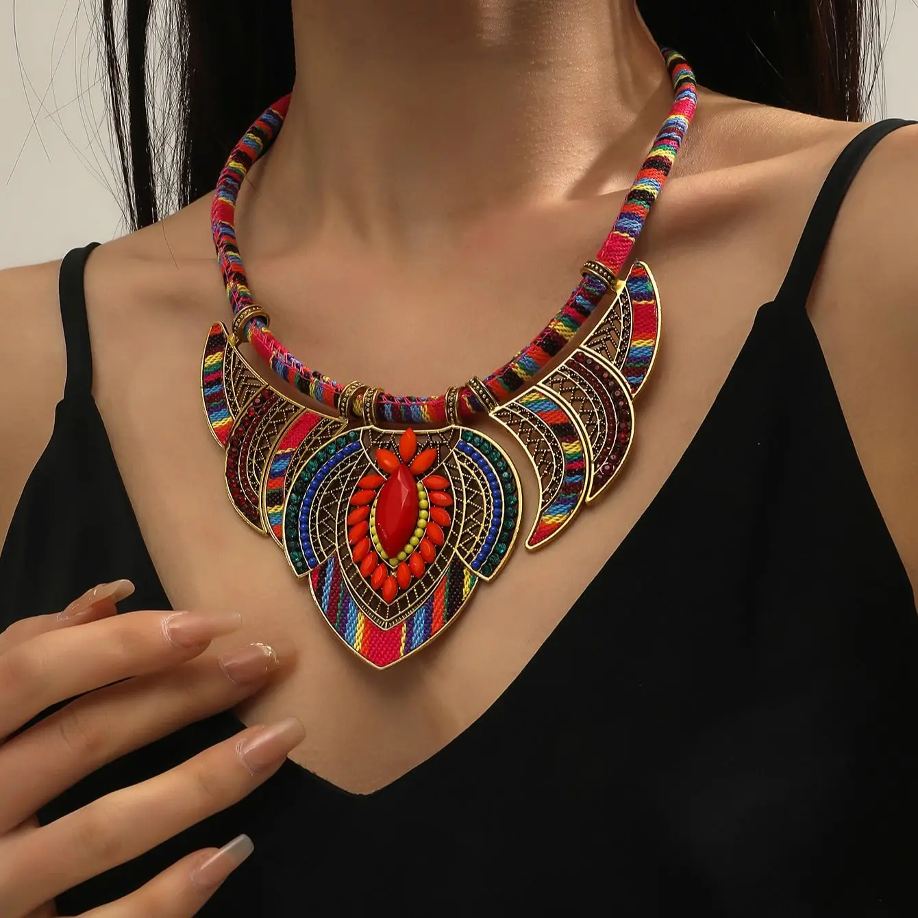 1 Piece Bohemian National Wind Retro Line Type Crystal Necklace Ms. Fashion Single Article Holiday Travel Leisure Necklace