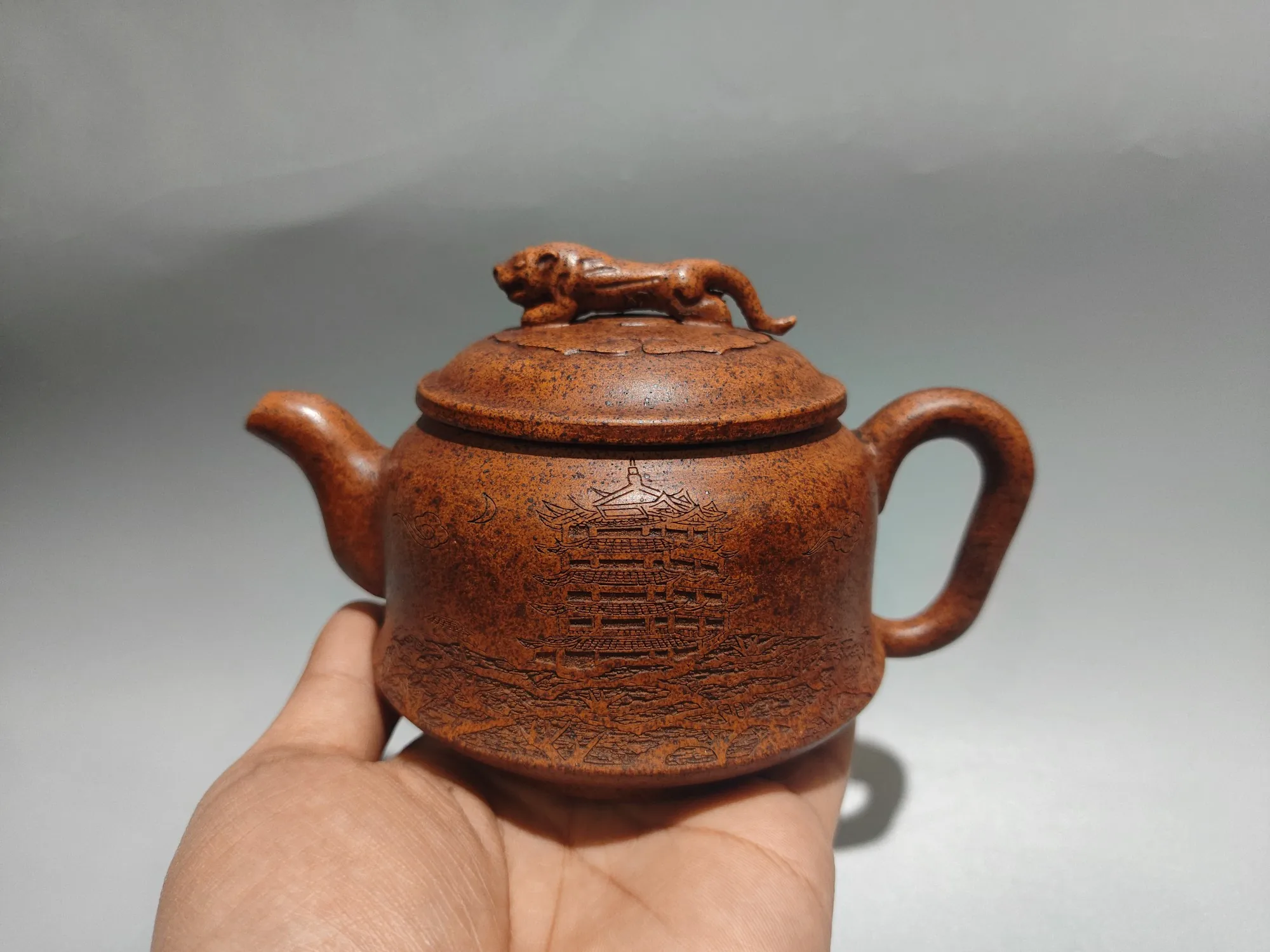 Yixing Teapot Purple Clay Pot Tiger statue cover Ruyi Dayun Kiln color changing pot Teapot Kettle Tasting tea ceremony