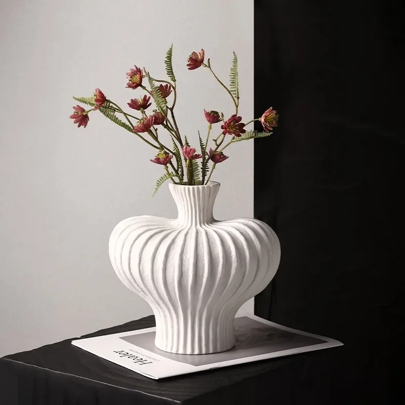 Ceramic Wabi-Sabi Style Vases Modern Simple Creative Luxury Living Room Arrange Flowers Vases Desktop Decoration Home Decor