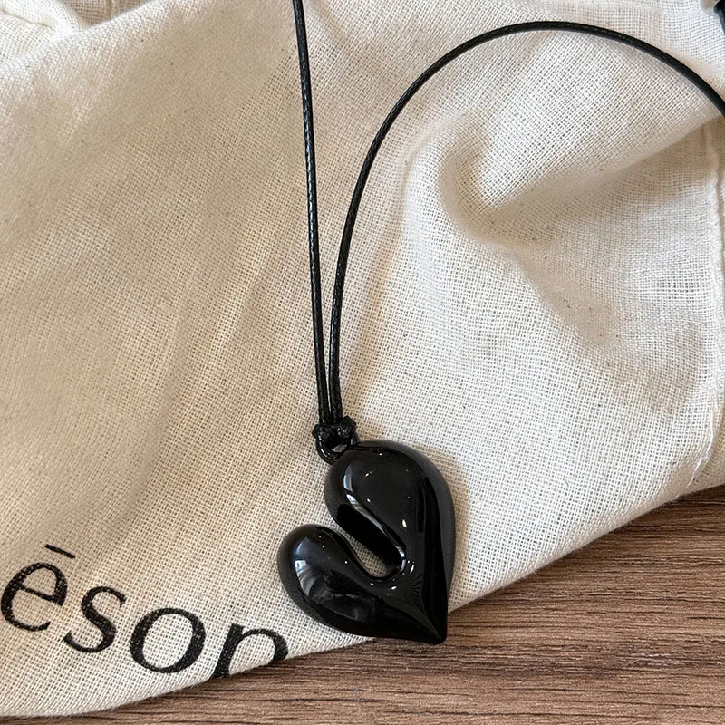 Vintage Red Heart Pendant Necklace For Women Aesthetic Love inspired choker New Fashion Romantic Heart Necklace Jewelry Gifts