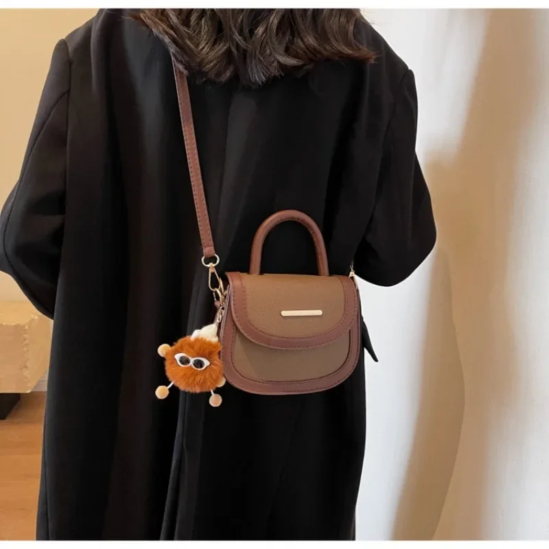 

Niche Retro Handbag Winter Fashion Shoulder Bag Korean Version Crossbody Bag Versatile Temperament Saddle Female Shoulder Bag