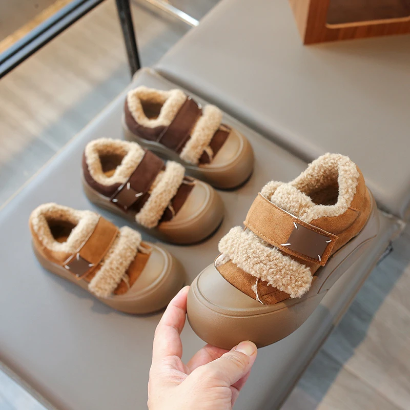 

Кожаная обувь с плюшевой подкладкой для мальчиков и девочек, новинка 2025 года, зимняя детская термообувь, нескользящая универсальная детская школьная повседневная обувь на толстой подошве