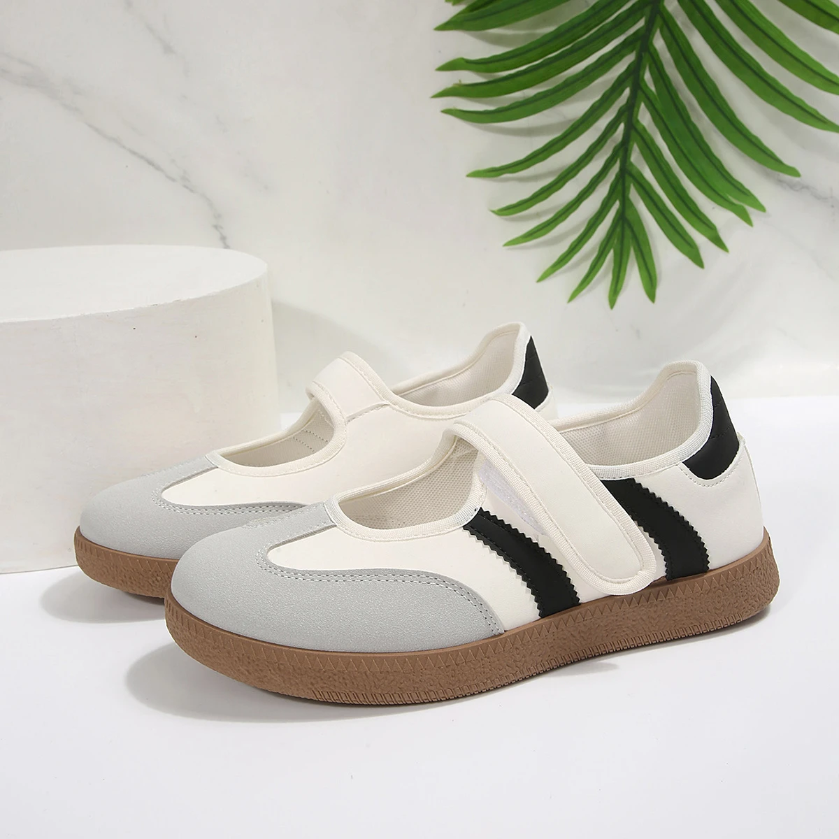 2026 Herbst Damenmode Wildleder-Sneaker mit Doppelschnallen-Metalldetails Leichte Atmungsaktive Bequeme Freizeitschuhe – Detail 8