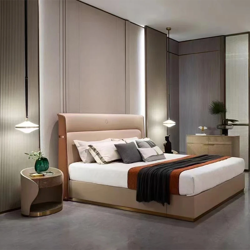 Meja samping tempat tidur bundar modern dengan finishing kayu halus