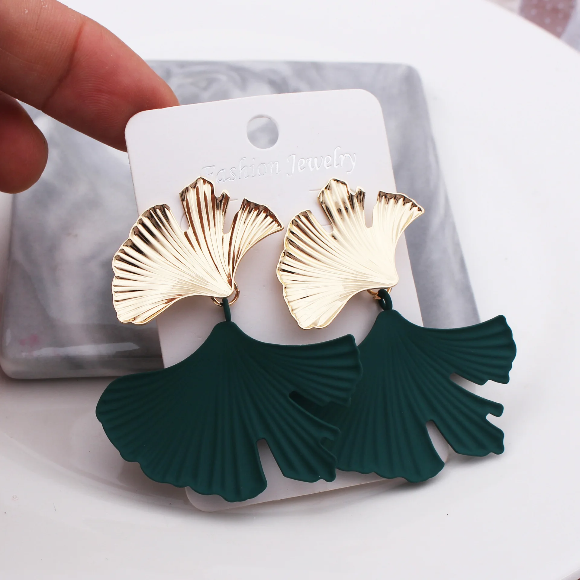 Retro Trendy Statement Drop Earrings for Women Party Ginkgo Biloba Leaves Dangle Earrings Classic European Metal Jewelry Gift