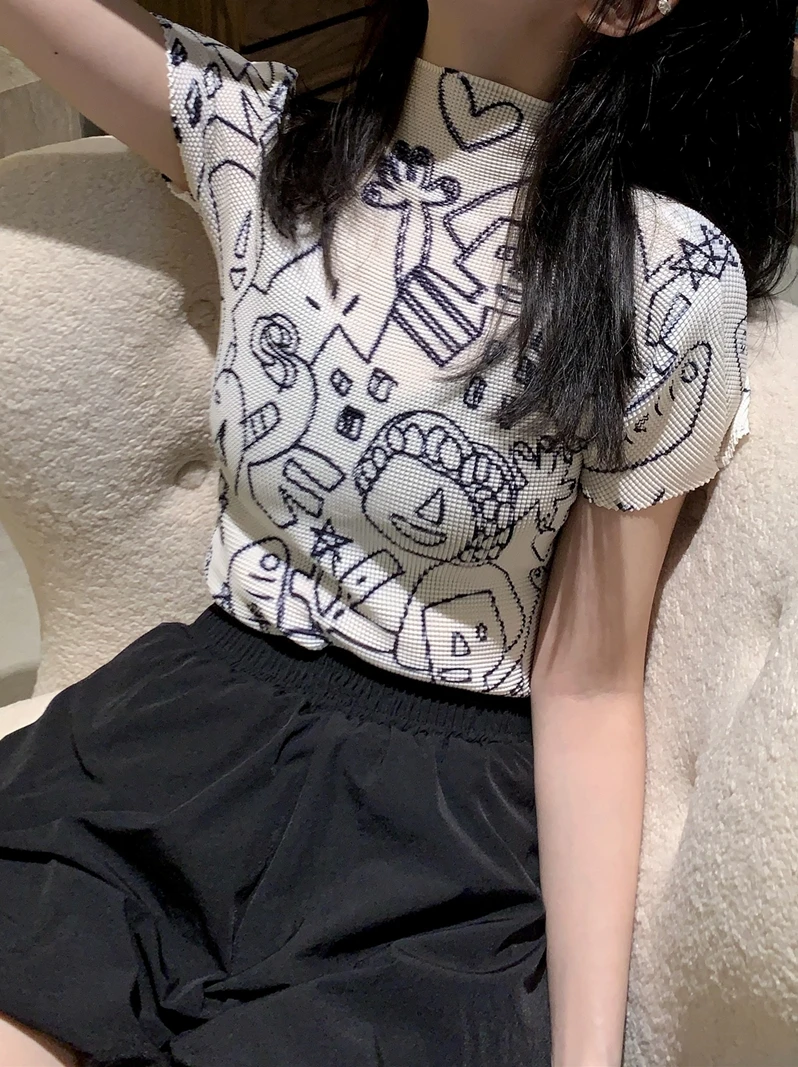 

MOONLET Summer New Small Design fiti Print ort Sve Women's T-irt Bla White Folded Versatile Top Cotton Polyester