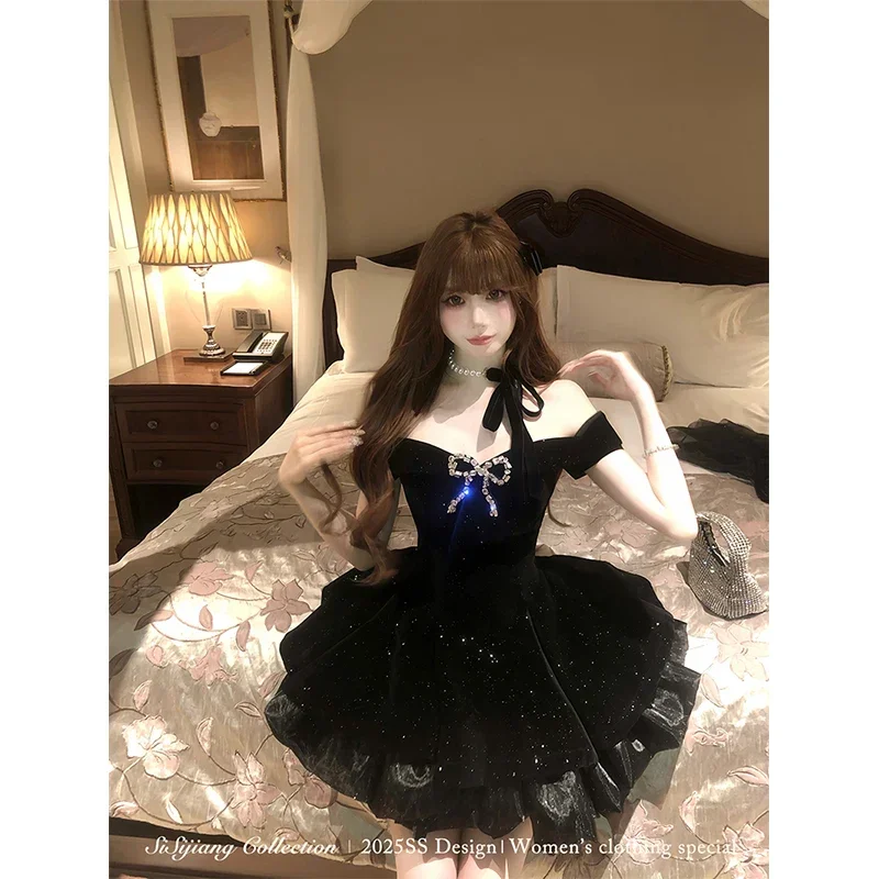 فستان قصير أسود عتيق من MEXZT للنساء للحفلات الراقصة مثير بفتحة رقبة مائلة فساتين صيفية أنيقة كورية بتصميم ضيق على شكل حرف A