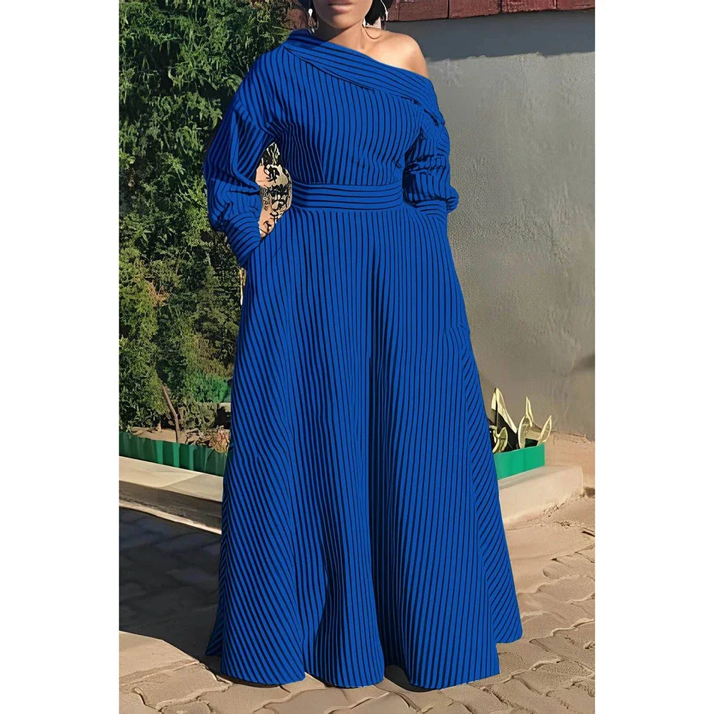 Robe longue semi-formelle avec poche, grande taille, rayures bleues, col oblique, une initiée, robe maxi, soirée élégante