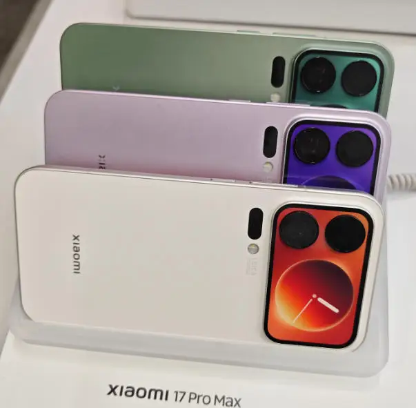 الإصدار الصيني لهاتف Xiaomi 17 Pro Max الذكي بشاشة 6.9 بوصة، بطارية Snapdragon 8 Elite Gen5 بقدرة 7500 مللي أمبير في الساعة، شحن فائق 100 وات