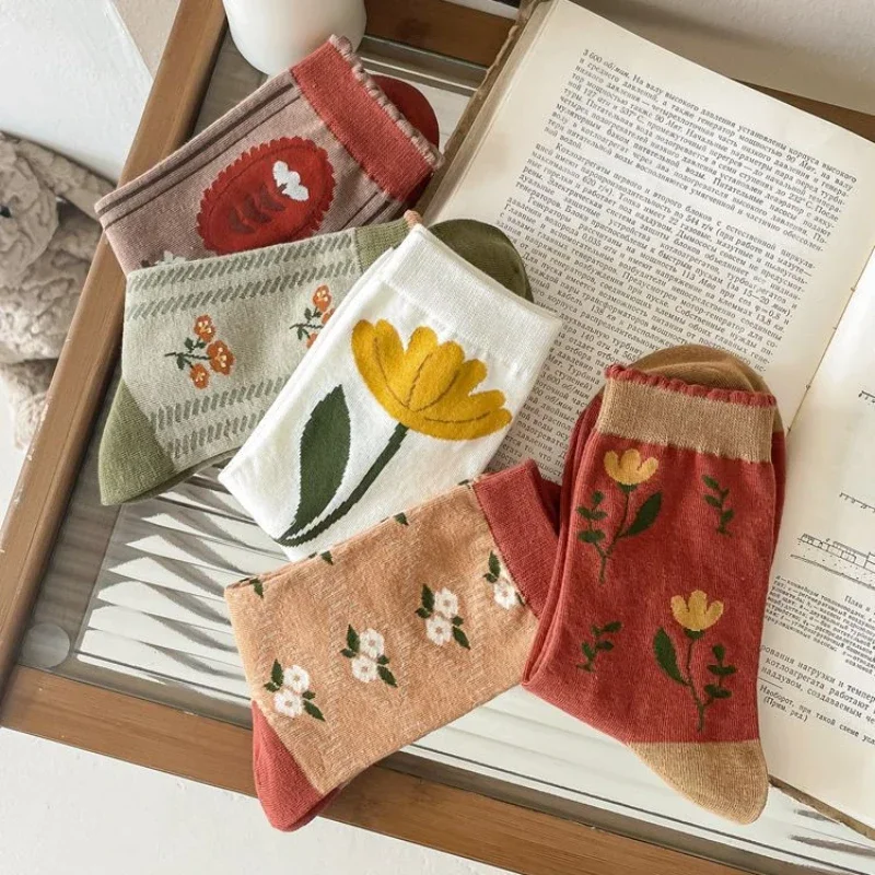 Skarpetki z kwiatowym nadrukiem damskie moda japońska długie skarpetki w stylu Vintage Harajuku Retro Streetwear kobiece damskie dziewczęce Kawaii śliczne skarpetki Sox — zdjęcie 3