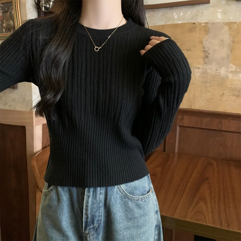 2025 Autunno e inverno Nuovo maglione base interno a maniche lunghe lavorato a maglia dal design unico con girocollo sottile