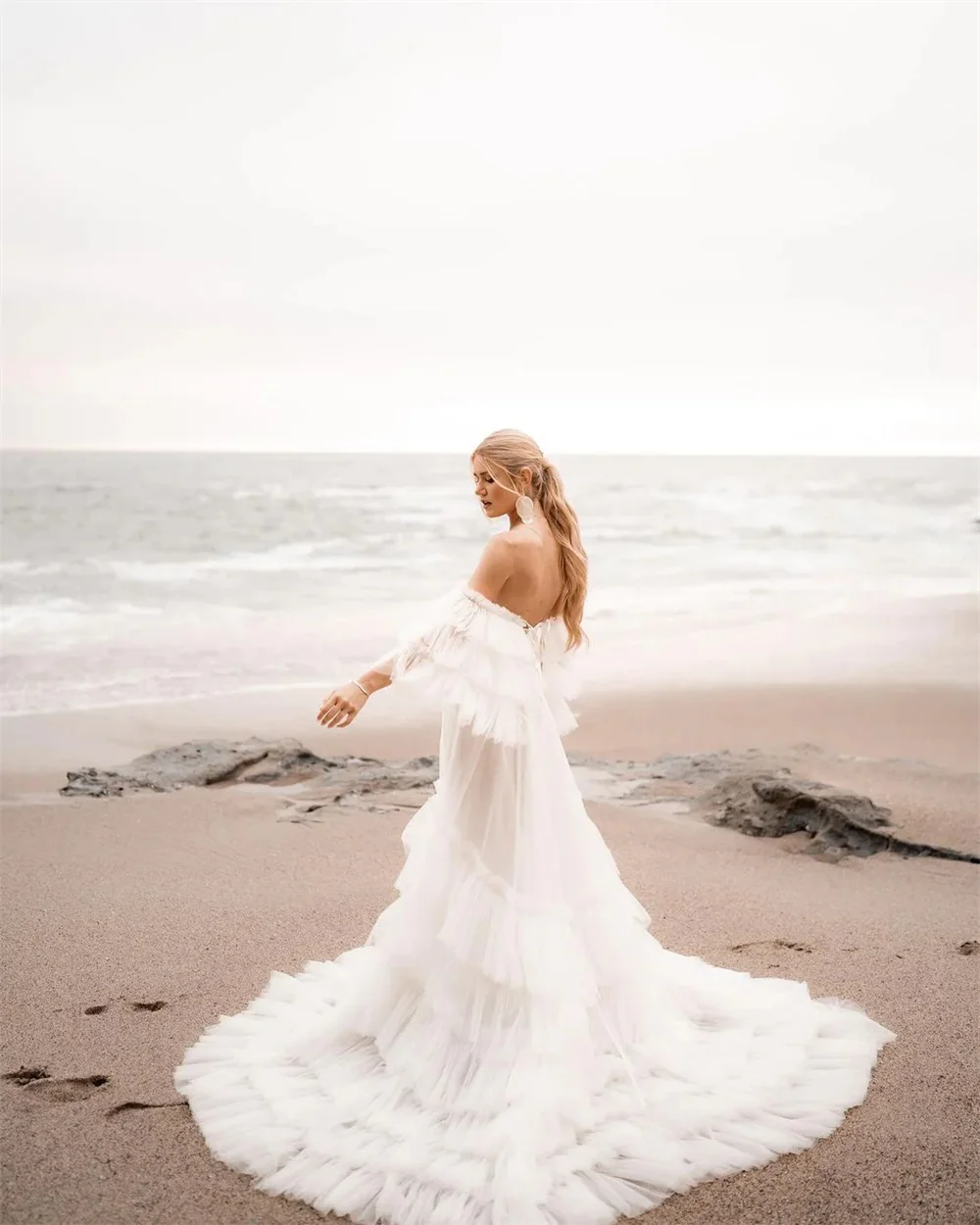 Amanda Gorgeous Off Shoulder White Wedding Dress Romantic Multilayer Sweep Train Robe De Mariée Flying Train Vestidos De Novia