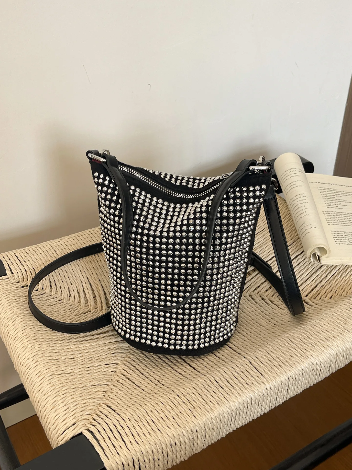 High End Rhinestone Women Bucket Bags New Simple Light Luxury Zippers Design Messenger Bag Portable Casual Trend Shoulder Bag