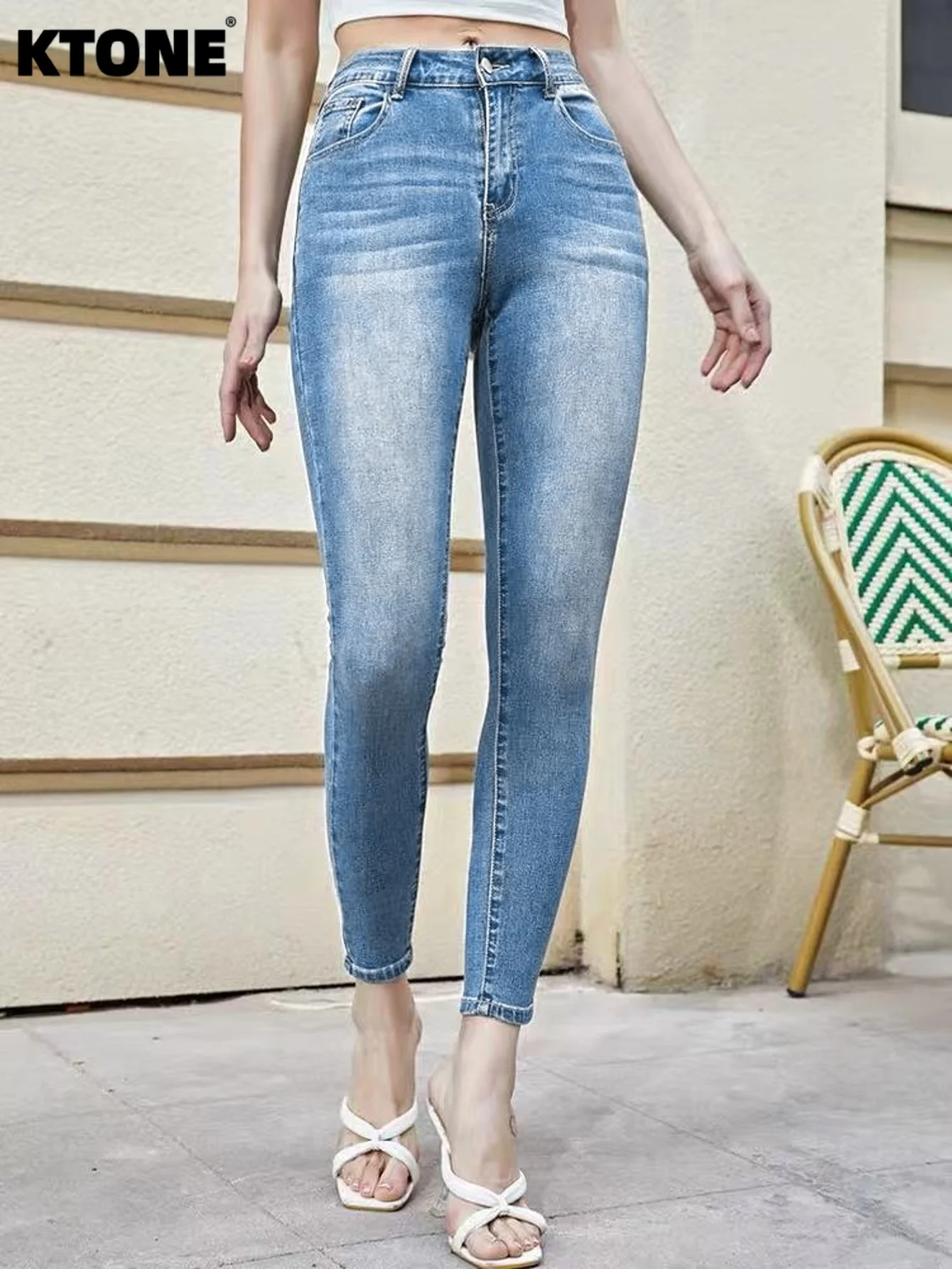 

Слим-джинсы синего цвета Drip Original Y2k для мужчин и унисекс - без аксессуаров и ремней.