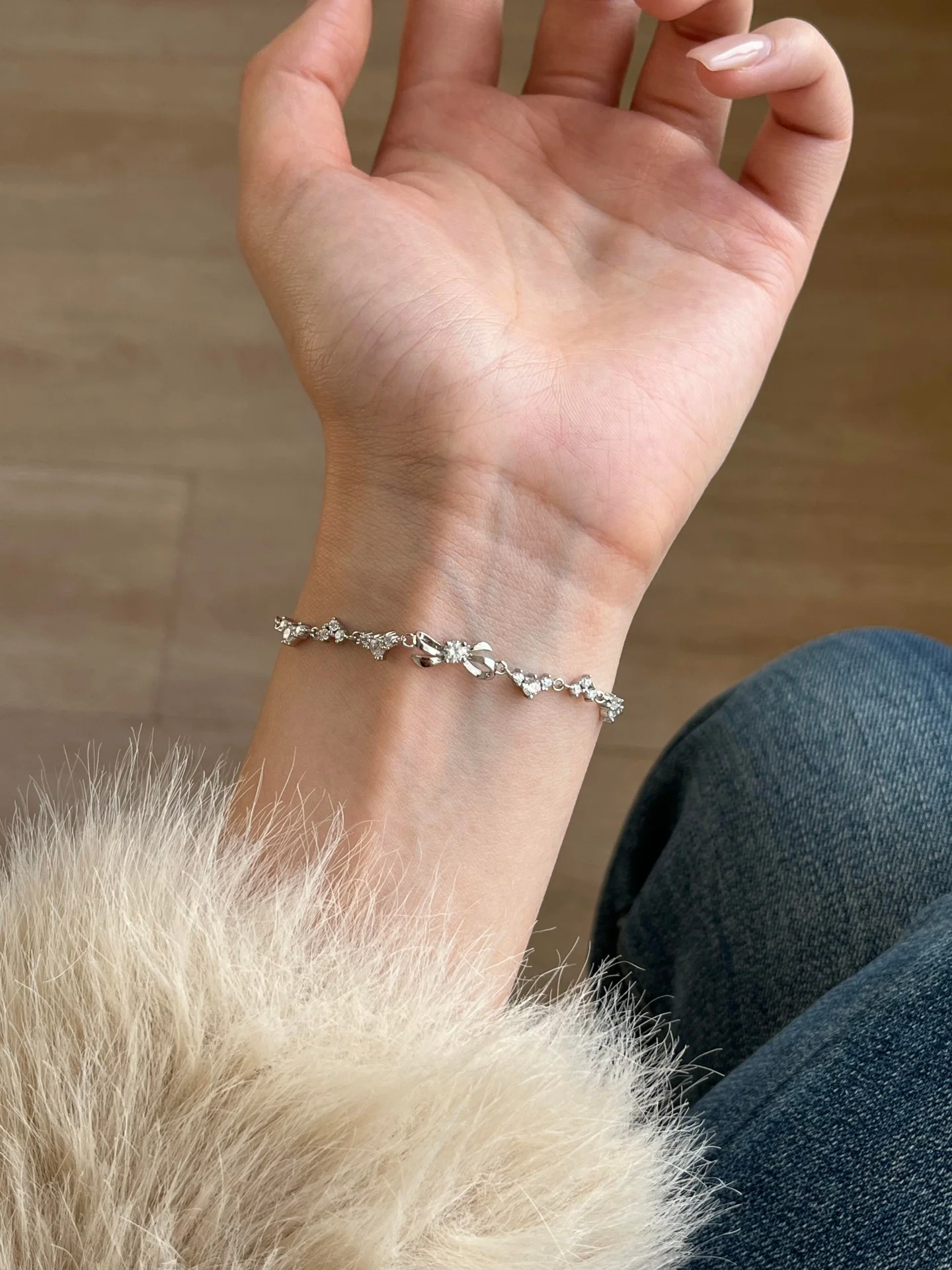 bracciale-lavi-vogu-in-argento-sterling-s925-con-nodo-intrecciato-e-strass-gioiello-elegante-e-delicato