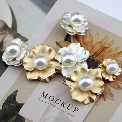 4PCS New Pearl Flower Metal Button For Fur Coat 18/23/28MM Fashion Luxcy Flower Decorative Buckle
