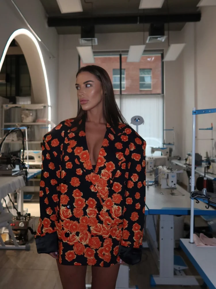 

Women Fashion Printing Long Sleeve Jackets Shoulder Pad V-neck Loose 2025 New Autumn Chic Lady Daily Commute Highstreet Outwear