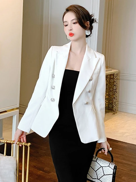 Veste blanche pour femme sale