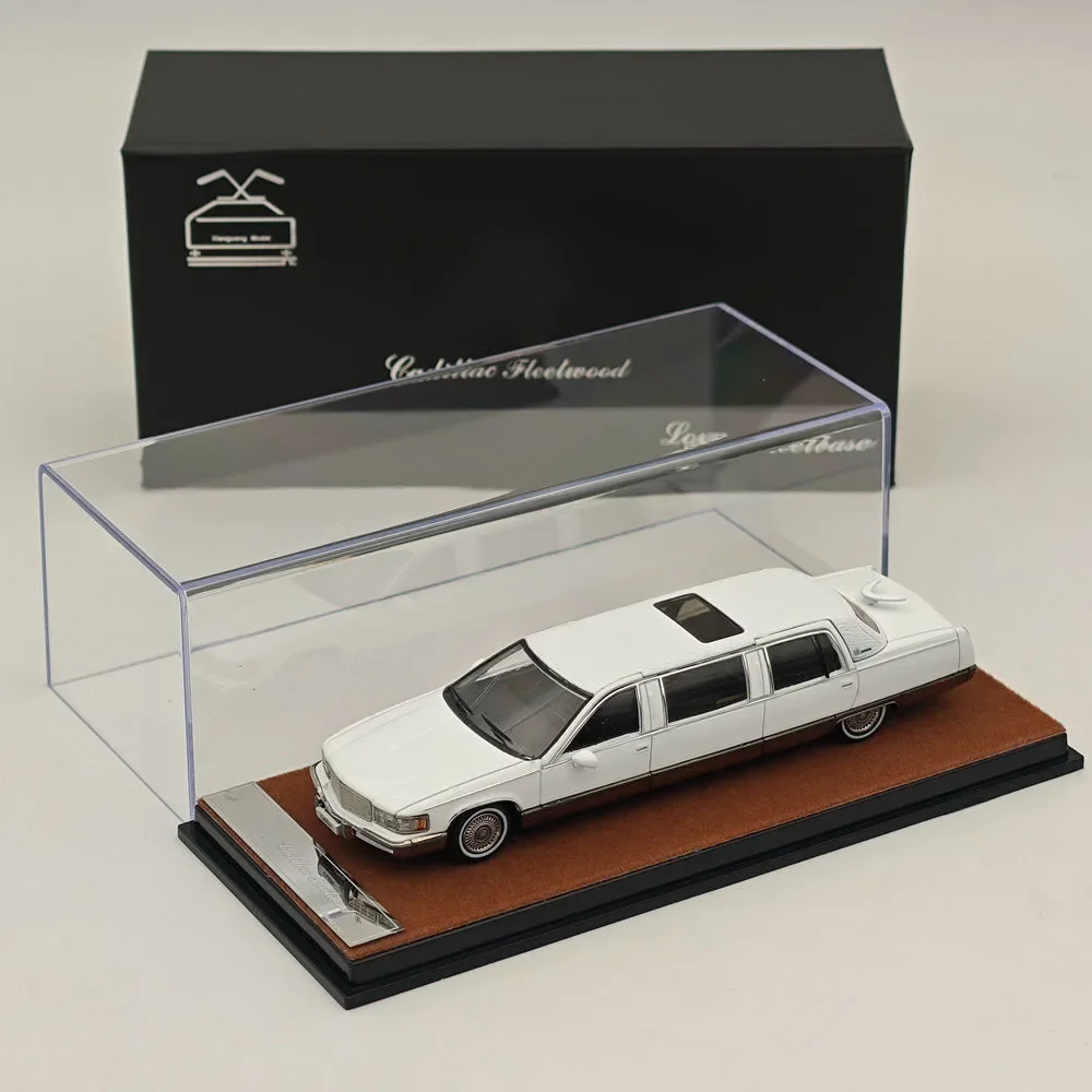 Diecast Alloy 1:64 Scale Fleetwood Extended Edition Luxury Cars Model Adult Toys Nostalgia Classics Souvenir Gift Static Display