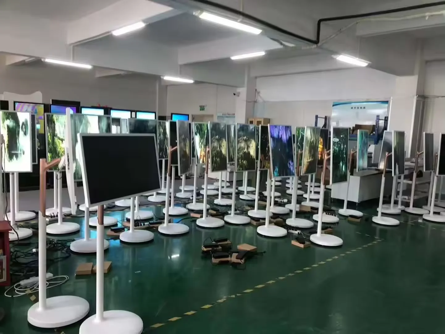 23.8inch Movable Digital Signage and Display Advertising Display Touch Screen Portable Tv Lcd Smart Screen Digital Stand Display