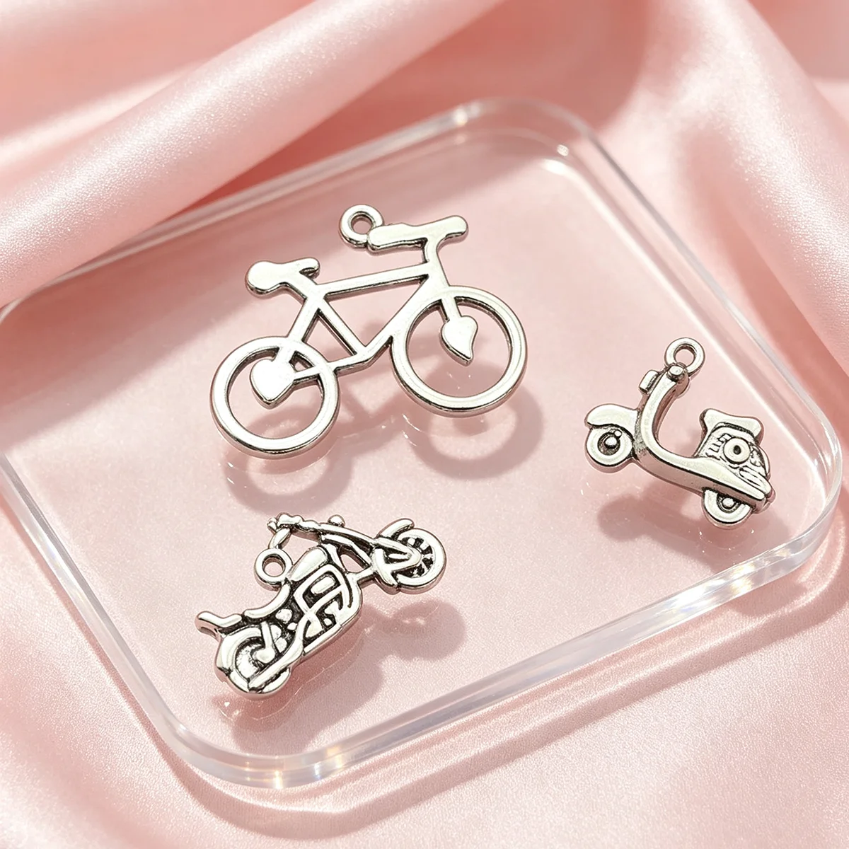 18-Piece Set of DIY Vehicle Accessories, Including Heart-Shaped Bicycles, Vintage Motorcycles, and Various Styles of Small Electric Scooters, Suitable for DIY Bracelets, Necklaces, Earrings, and Pendants, as Well as Handmade Beaded Decoration Accessories