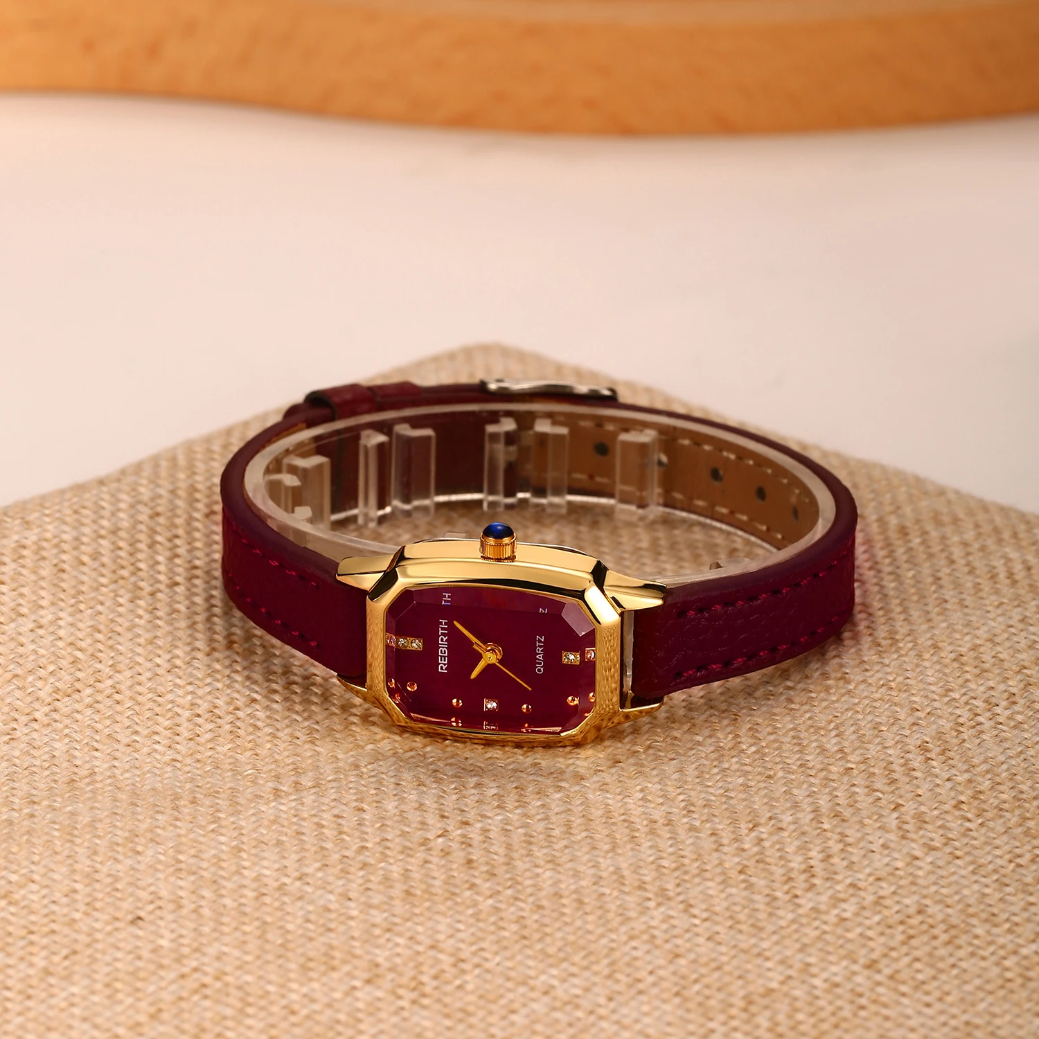 Retro College-Style Korean Fashion Casual Leather Belt Quartz Movement Watch Suitable for Daily Wear
