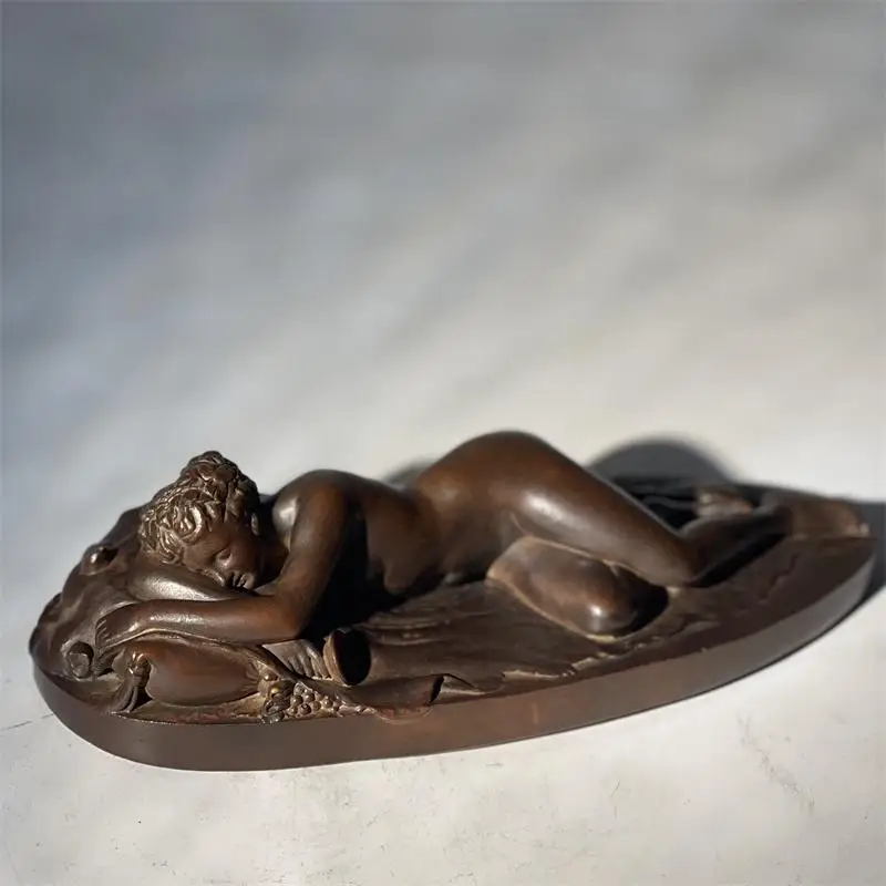 ornements-decoratifs-d'art-europeen-illimite-cimetiere-de-la-grece-ancienne-pretre-en-dionylaunat-endormi