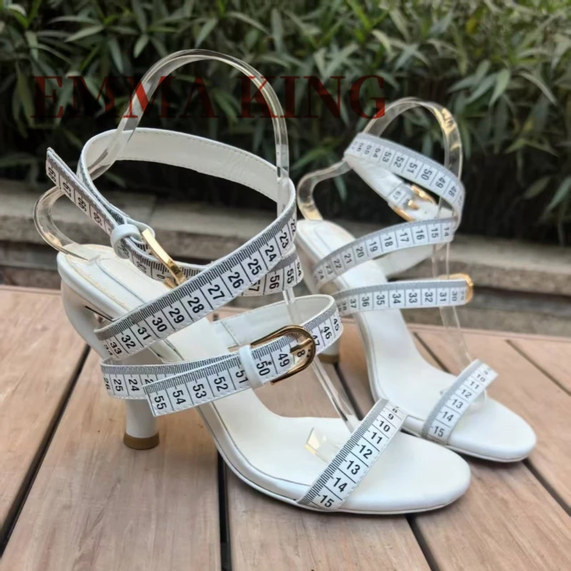 عبر حزام أشرطة القياس الصنادل النسائية المفتوحة تو كعب غريب الصنادل النسائية الفاخرة تصميم الصنادل أحذية الحفلات 35-42